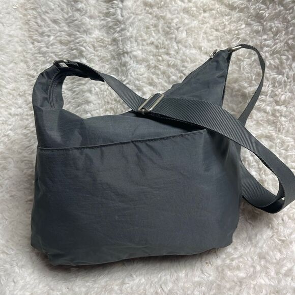Baggallini gray Nylon shoulder bag with silver tone hardwares adjustable strap. - Picture 4 of 13